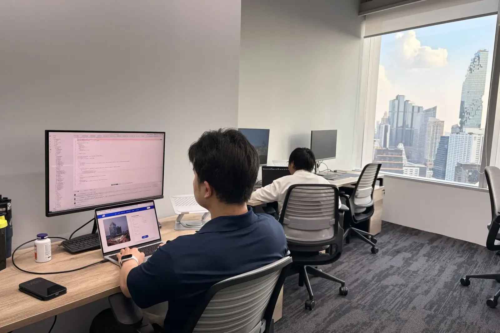 Lokal tilstedeværelse og daglig opfølgning
